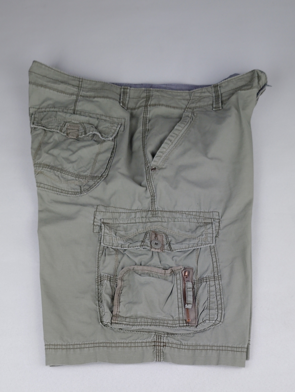 Men's Cargo Shorts in Olive Green - Casual Utility Style